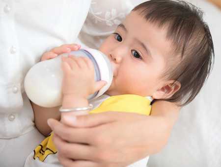 牛奶粉和羊奶粉哪个适合婴儿
